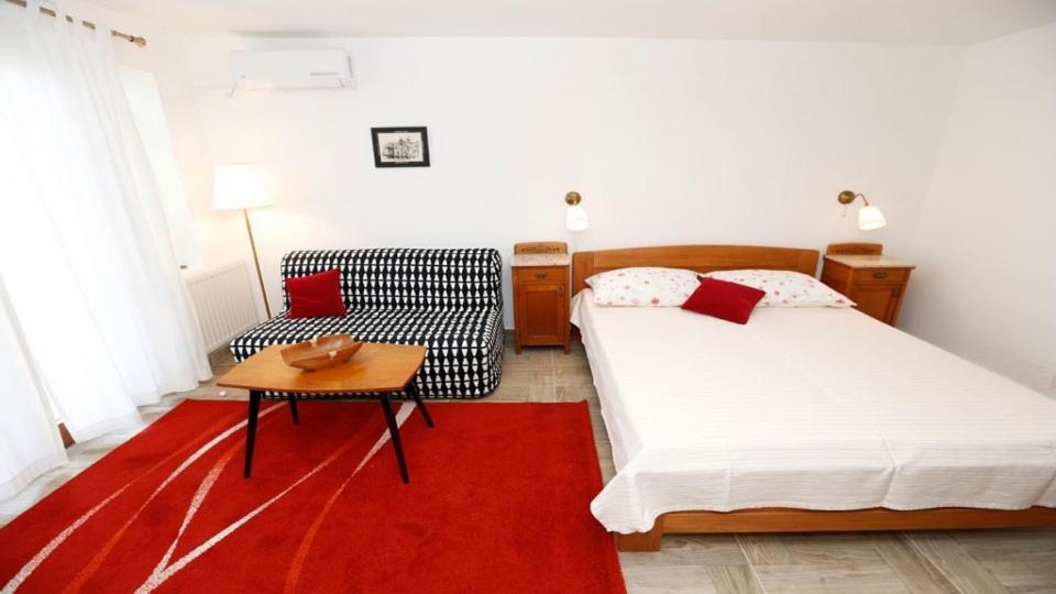 Apartment Vesna With Terrace บัชกา ภายนอก รูปภาพ